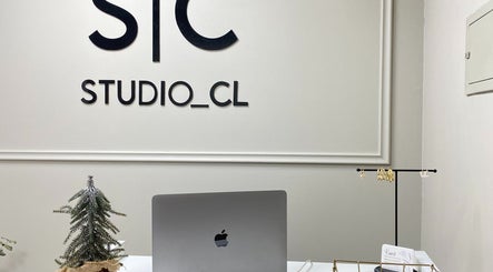 Recepción moderna de SCSTUDIO_CL en Providencia, Región Metropolitana, CL, destacando su elegante interior.