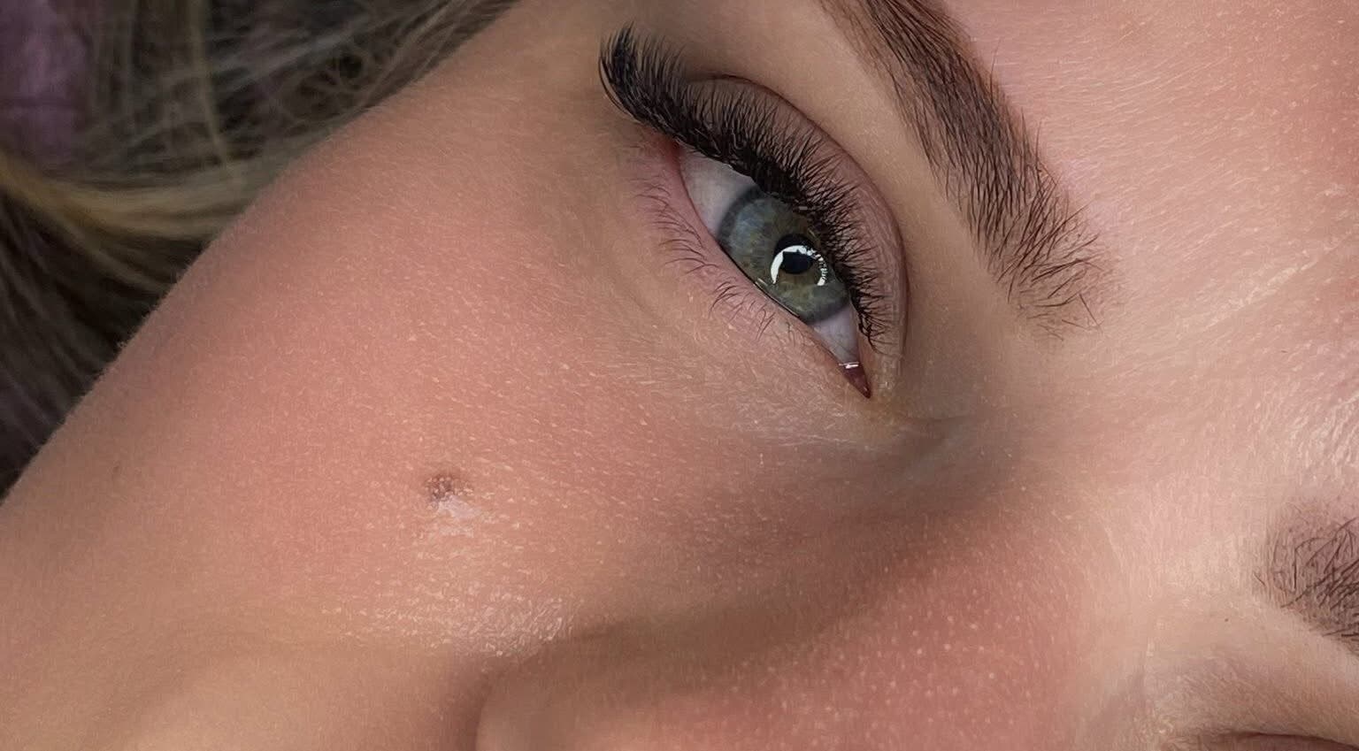 Close-up of elegant eyelashes done at Vipper | Hår | By Gabija, Sørumsand, Akershus, NO.