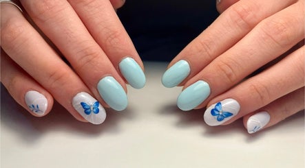 ButterflyNails