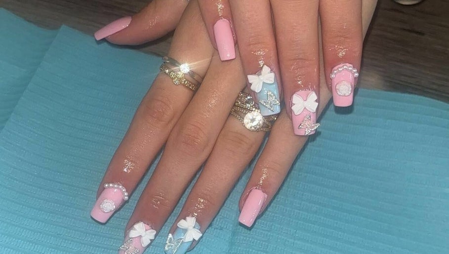 Blooming nail’s compagny image 1