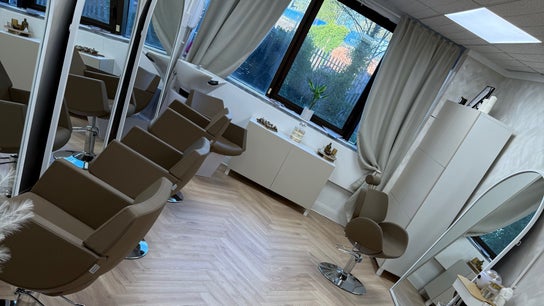 Chris Loen Hair Studio