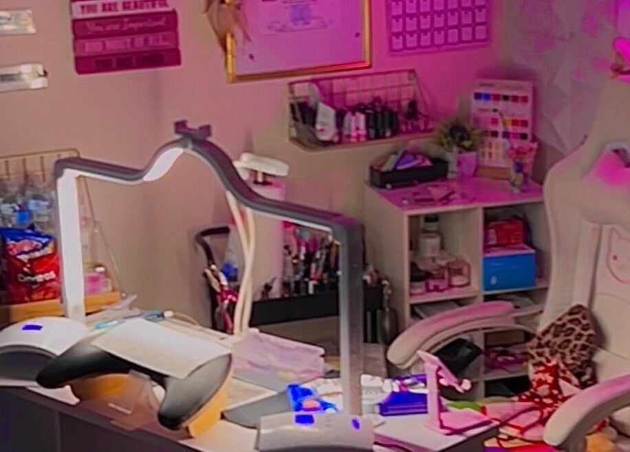 Cozy nail salon setup at Pearadise in Baltimore, Maryland, US, with plush chair and mood lighting.
