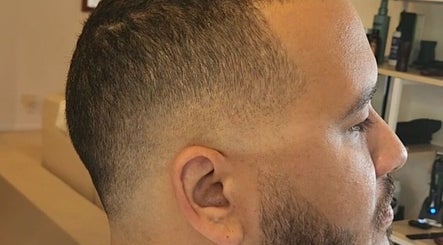 Charlie Kenyon Barber image 3