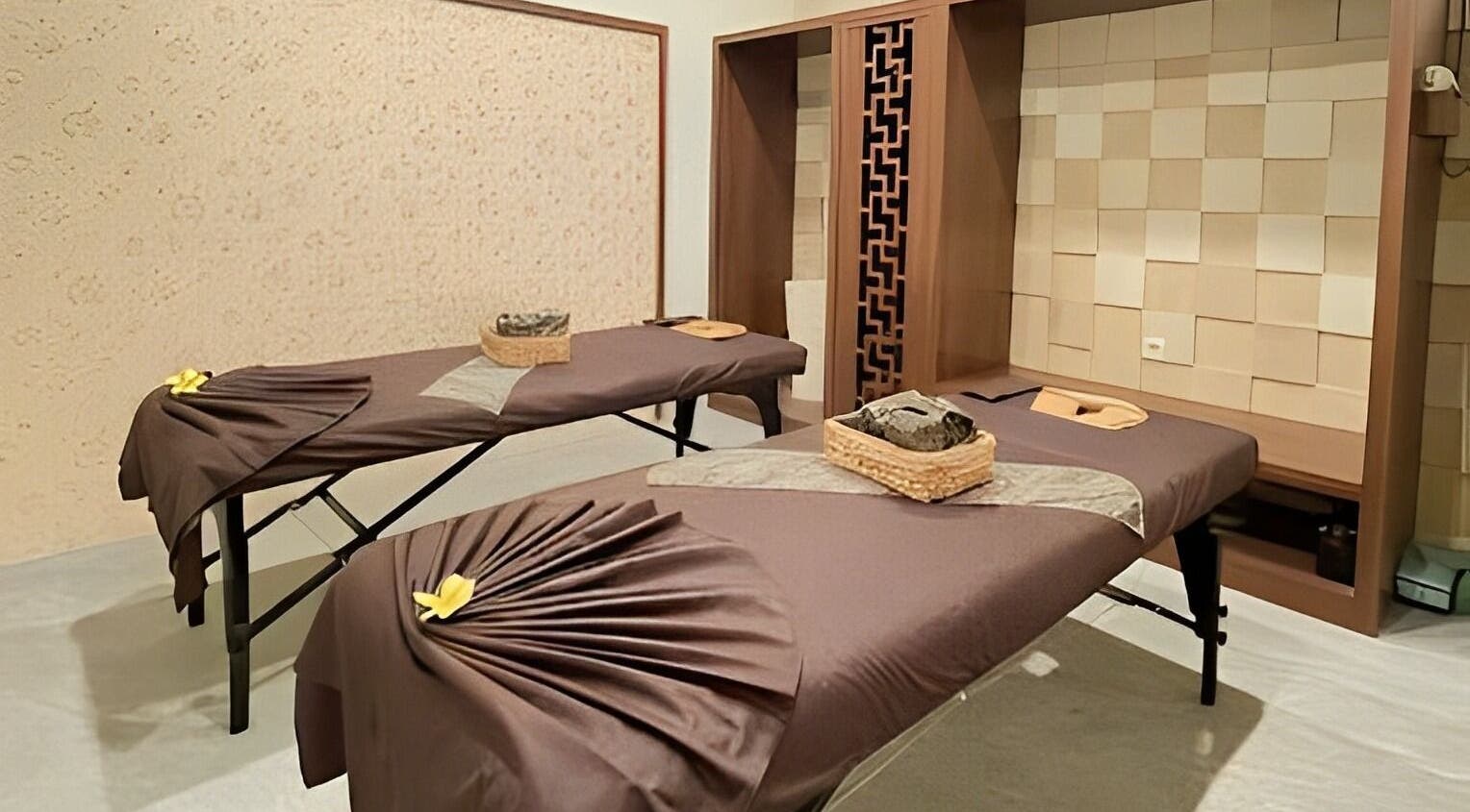 Relaxing massage beds at Spa Central Jogja, Daerah Istimewa Yogyakarta, ID, showcasing peaceful ambiance.