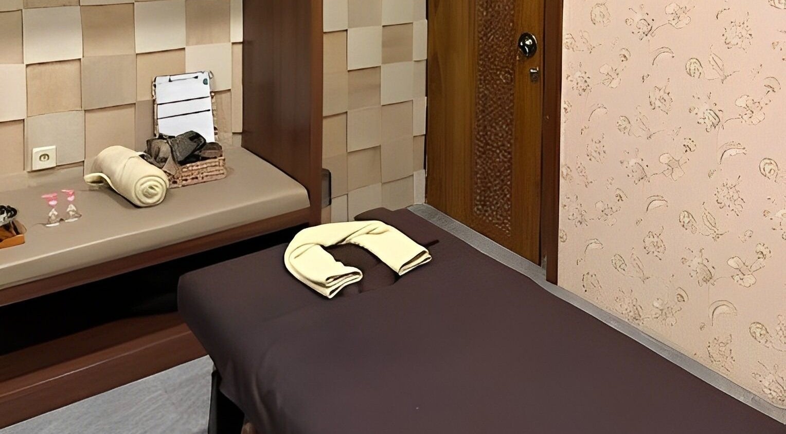 Relaxing massage room at Spa Central Jogja, Daerah Istimewa Yogyakarta, ID, featuring a comfortable massage bed.