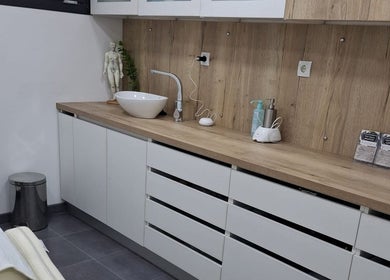 Intérieur moderne du GOLDEN LOTUS CENTER à Bordj El Kiffan, Wilaya D'alger, DZ avec installations de soins.