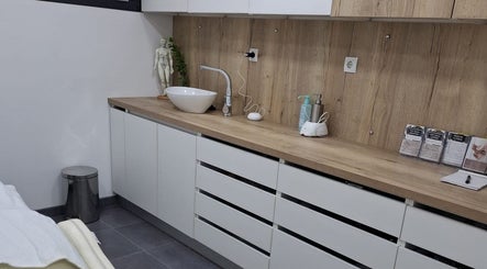 Intérieur moderne du GOLDEN LOTUS CENTER à Bordj El Kiffan, Wilaya D'alger, DZ avec installations de soins.