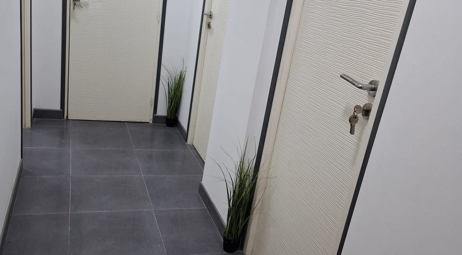 Entrée moderne et épurée au GOLDEN LOTUS CENTER, Bordj El Kiffan, Wilaya D'alger, DZ.