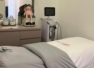 Cozy treatment room at Confiance Lab, Tanjung Tokong, Pulau Pinang, MY, featuring modern spa equipment.