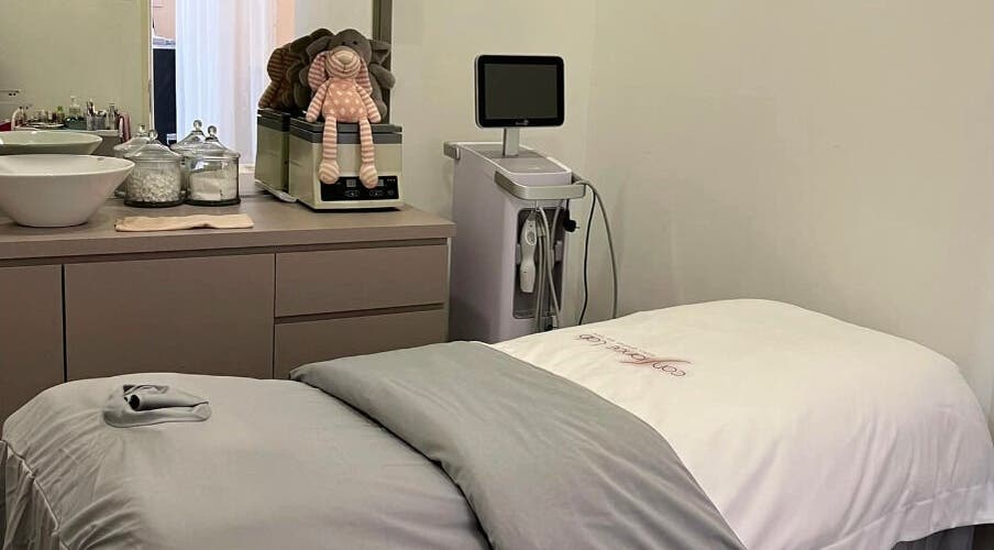 Cozy treatment room at Confiance Lab, Tanjung Tokong, Pulau Pinang, MY, featuring modern spa equipment.