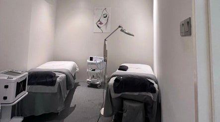 Dual treatment beds at Confiance Lab, Tanjung Tokong, Pulau Pinang, MY, offering a serene wellness experience.