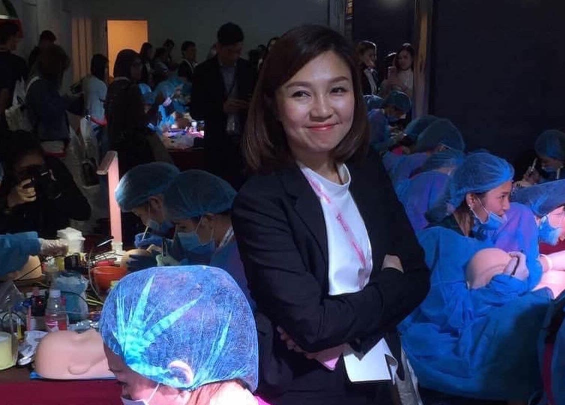 Confiance Lab beauty training session in Tanjung Tokong, Pulau Pinang, MY, with attendees in blue attire.