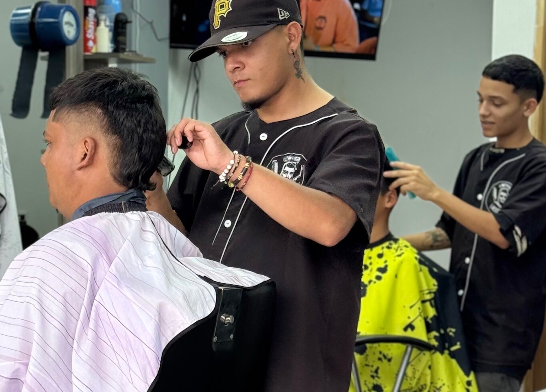 Corte de cabello en FELIPE BARBER ZAMORANO, Palmira, Valle Del Cauca, CO. Servicio profesional y moderno.