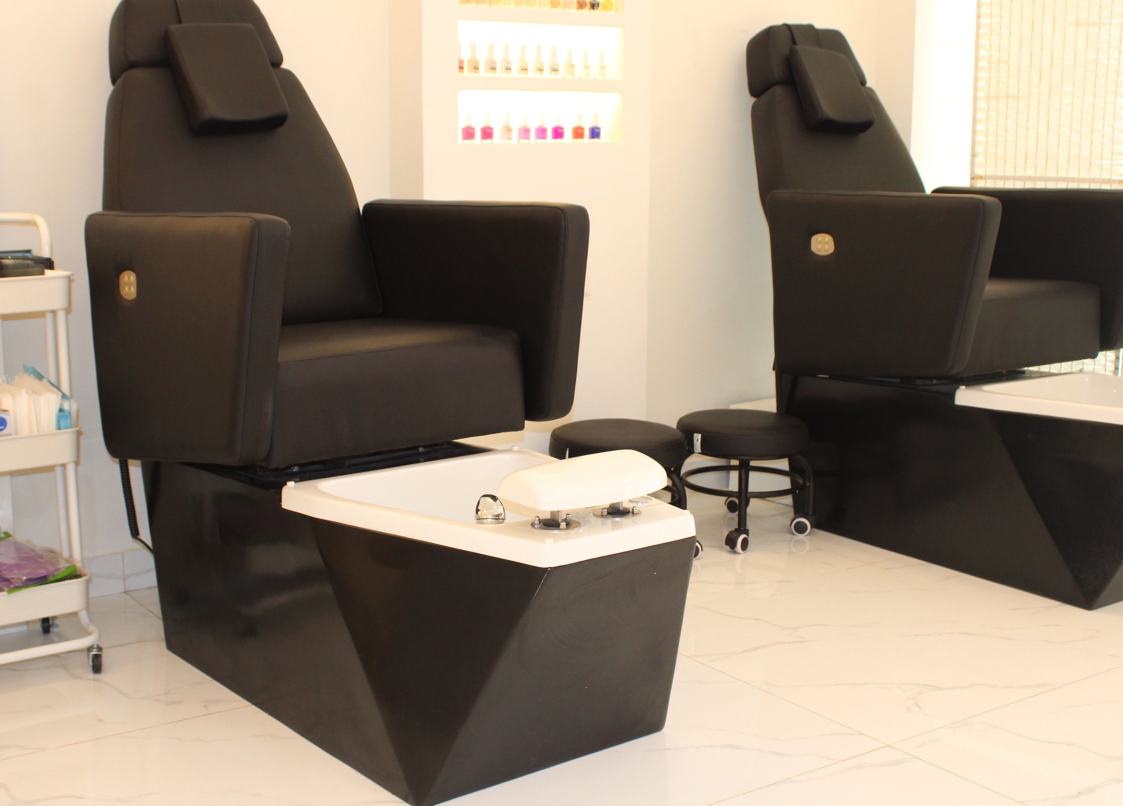 Luxury pedicure chairs at Nails on Wheels, الرياض, منطقة الرياض, SA, offering premium beauty services.