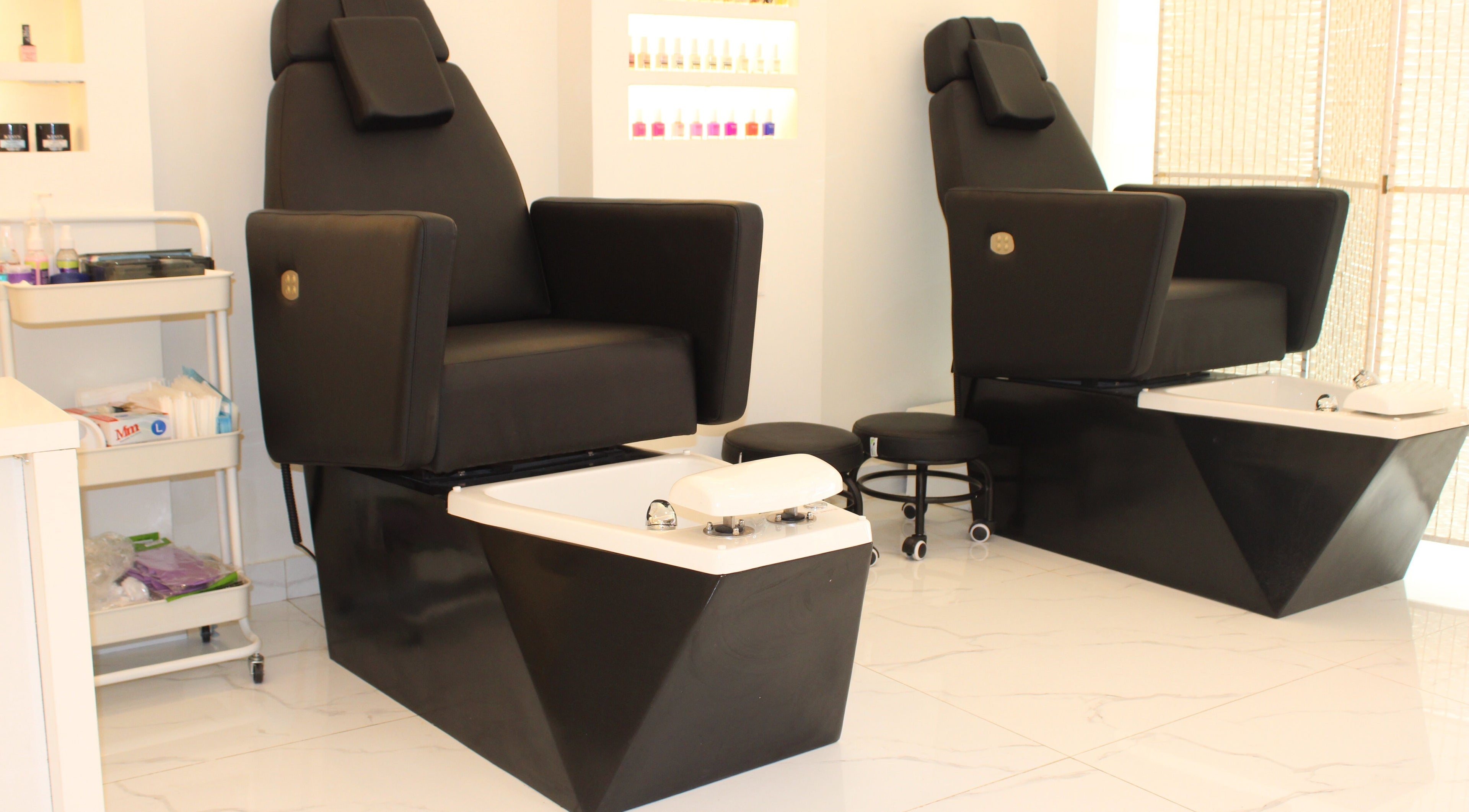 Luxury pedicure chairs at Nails on Wheels, الرياض, منطقة الرياض, SA, offering premium beauty services.