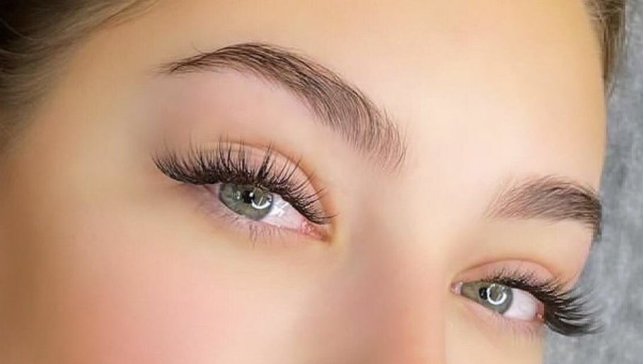 Andreea Beauty Room LASHES image 1