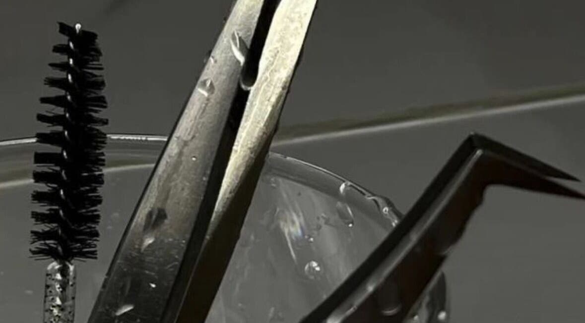 Outils de beauté chez Aphrodea, Saint-Romuald, Québec, CA, pour soins esthétiques de précision.