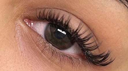 Zoee Black Lashes image 3