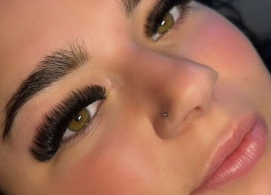 Beautiful eyelash extensions at Lash.Lounge Co, Portsmouth, England, GB. Enhance your natural beauty today.