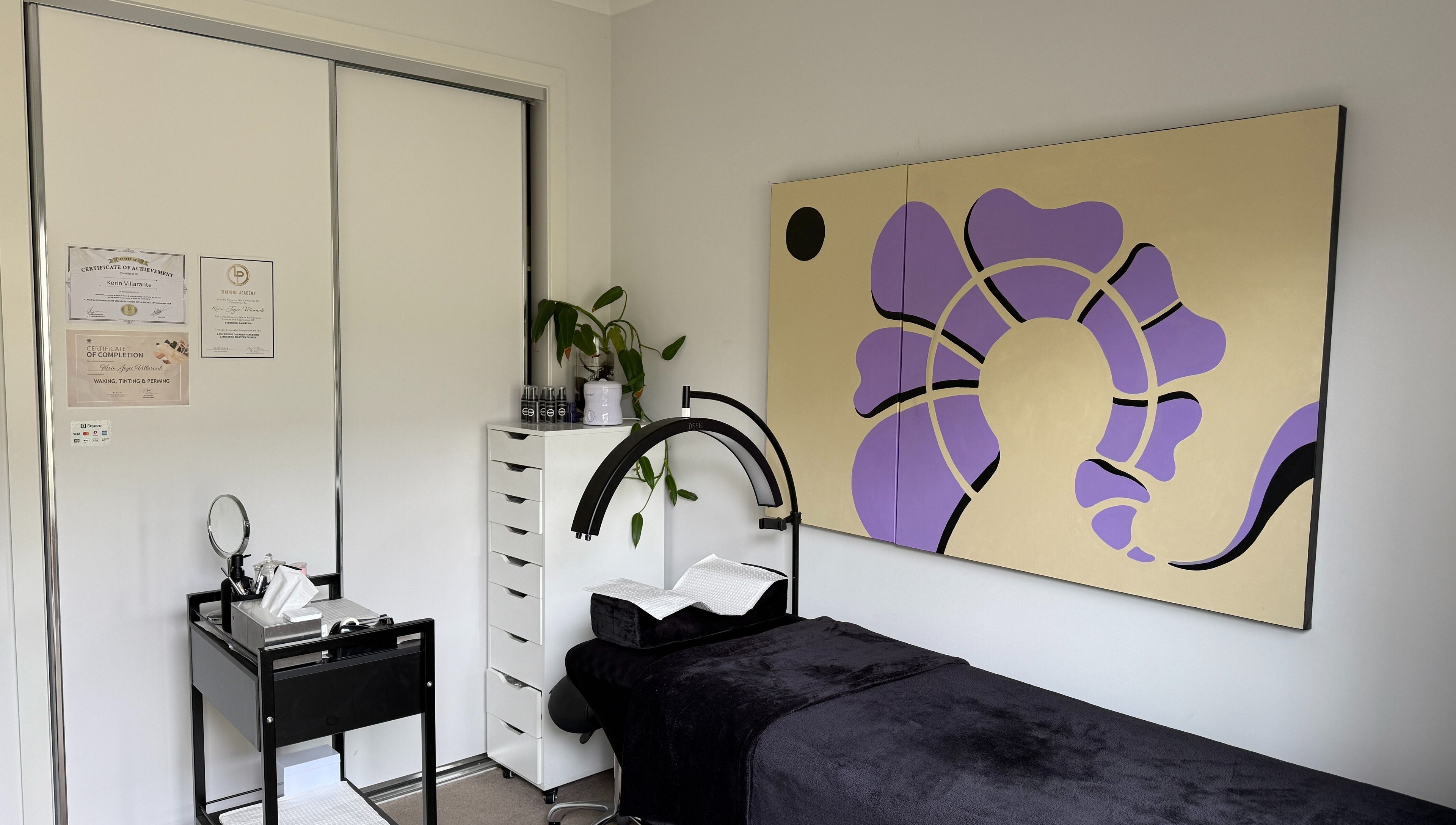 KOVI Lashes beauty room with modern decor and relaxing atmosphere in Melbourne, Victoria, AU.