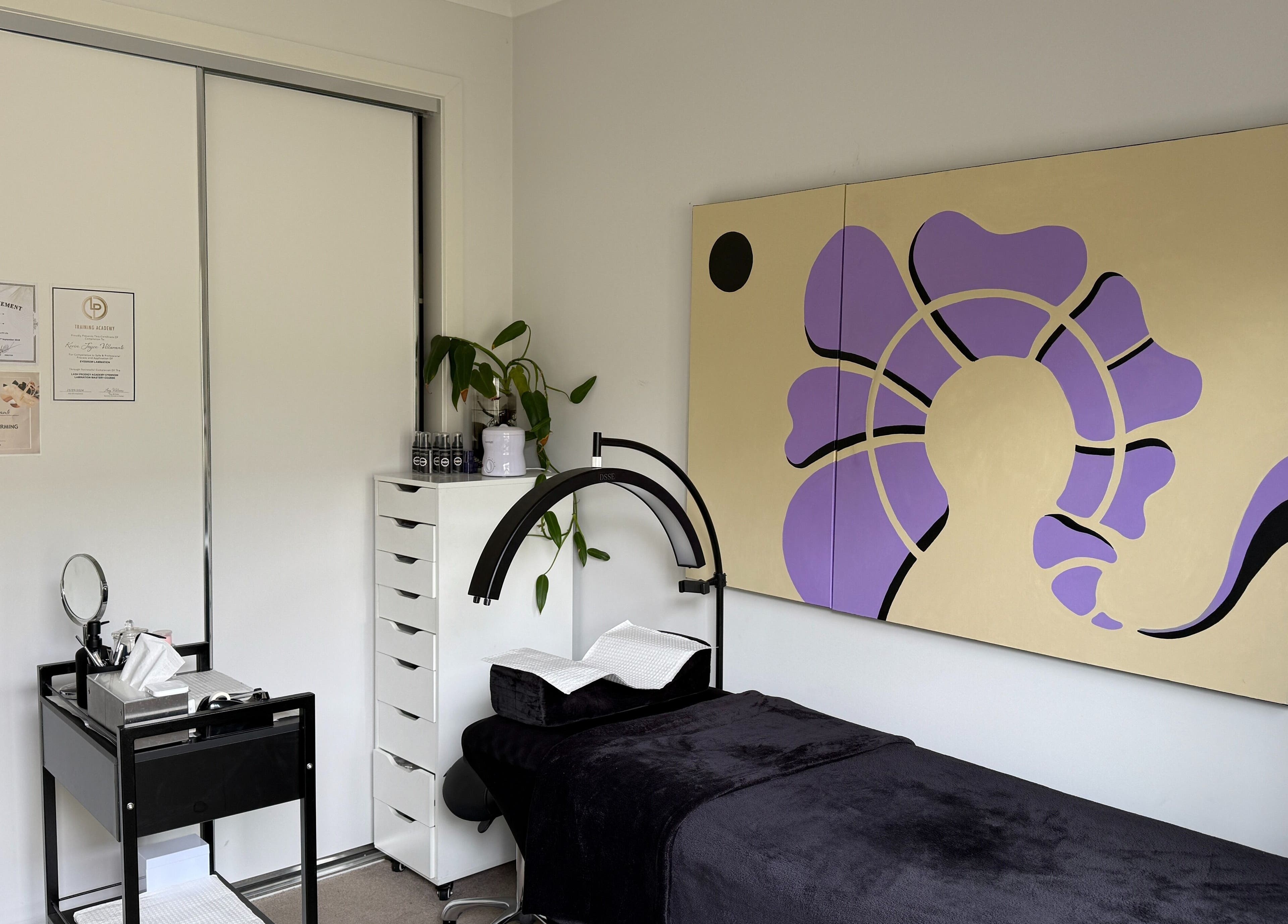 KOVI Lashes beauty room with modern decor and relaxing atmosphere in Melbourne, Victoria, AU.
