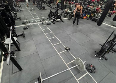 Modern gym at ELK - Novo, Brest, Bretagne, FR showcasing equipment and space for workouts.