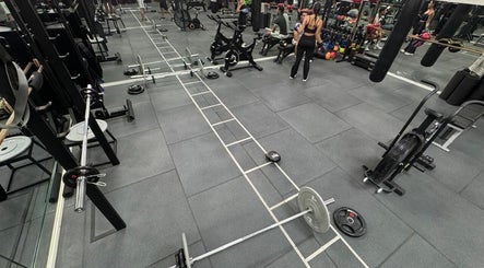Modern gym at ELK - Novo, Brest, Bretagne, FR showcasing equipment and space for workouts.