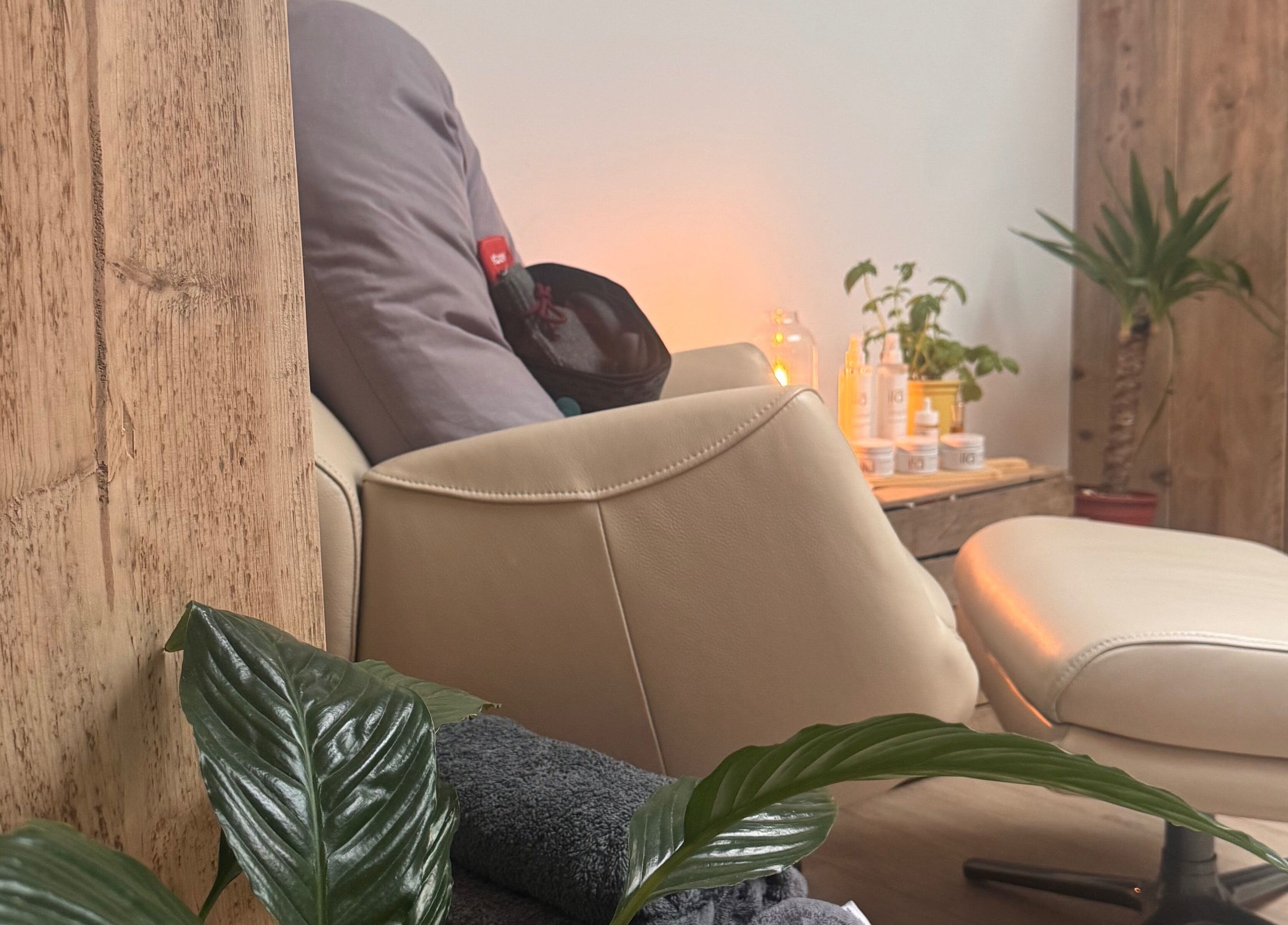 Relaxing chair and plants at Spa Studio at Lost Shore, Newbridge, Scotland, GB for ultimate tranquility.