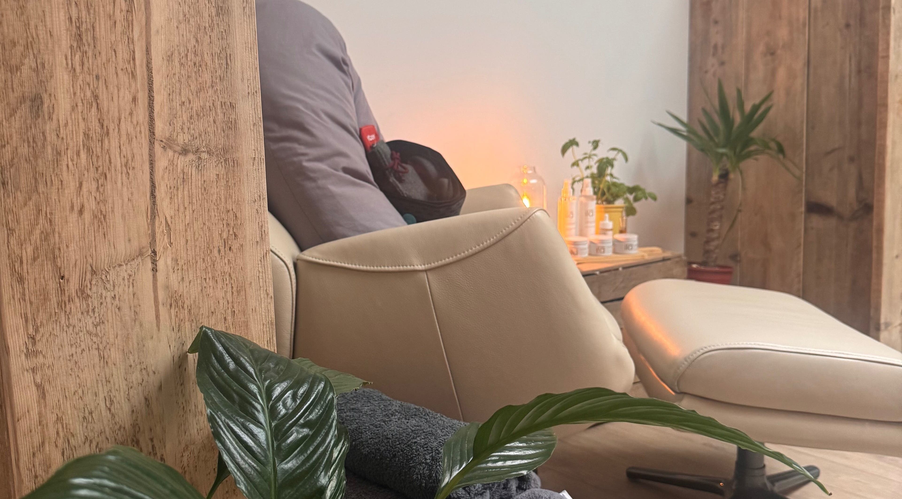 Relaxing chair and plants at Spa Studio at Lost Shore, Newbridge, Scotland, GB for ultimate tranquility.