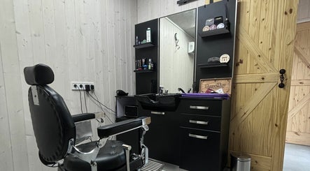 GARAGE BARBER