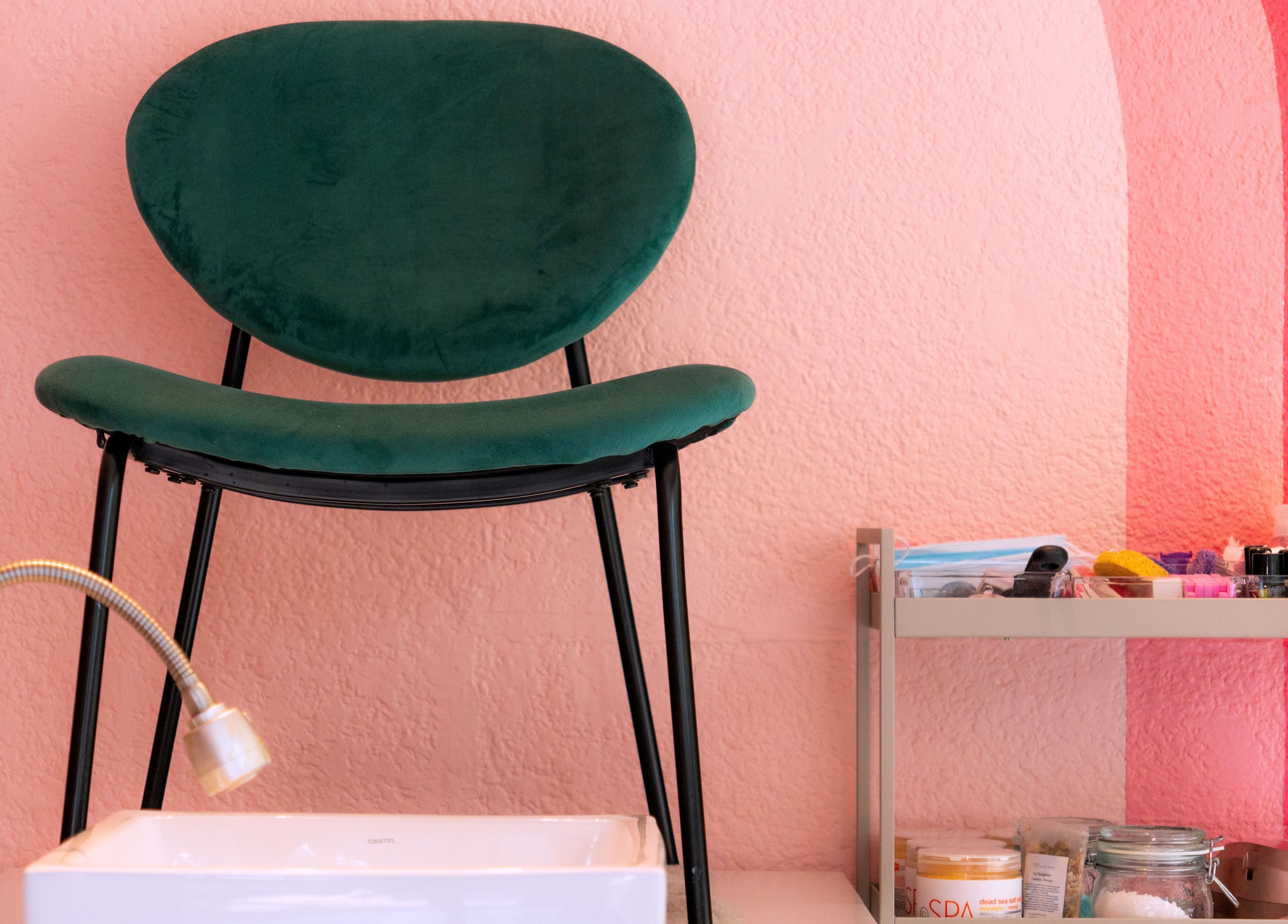 Espacio para pedicura en Bloom! Estudio de uñas, Ciudad De México, ideal para relajarse y embellecer tus pies.