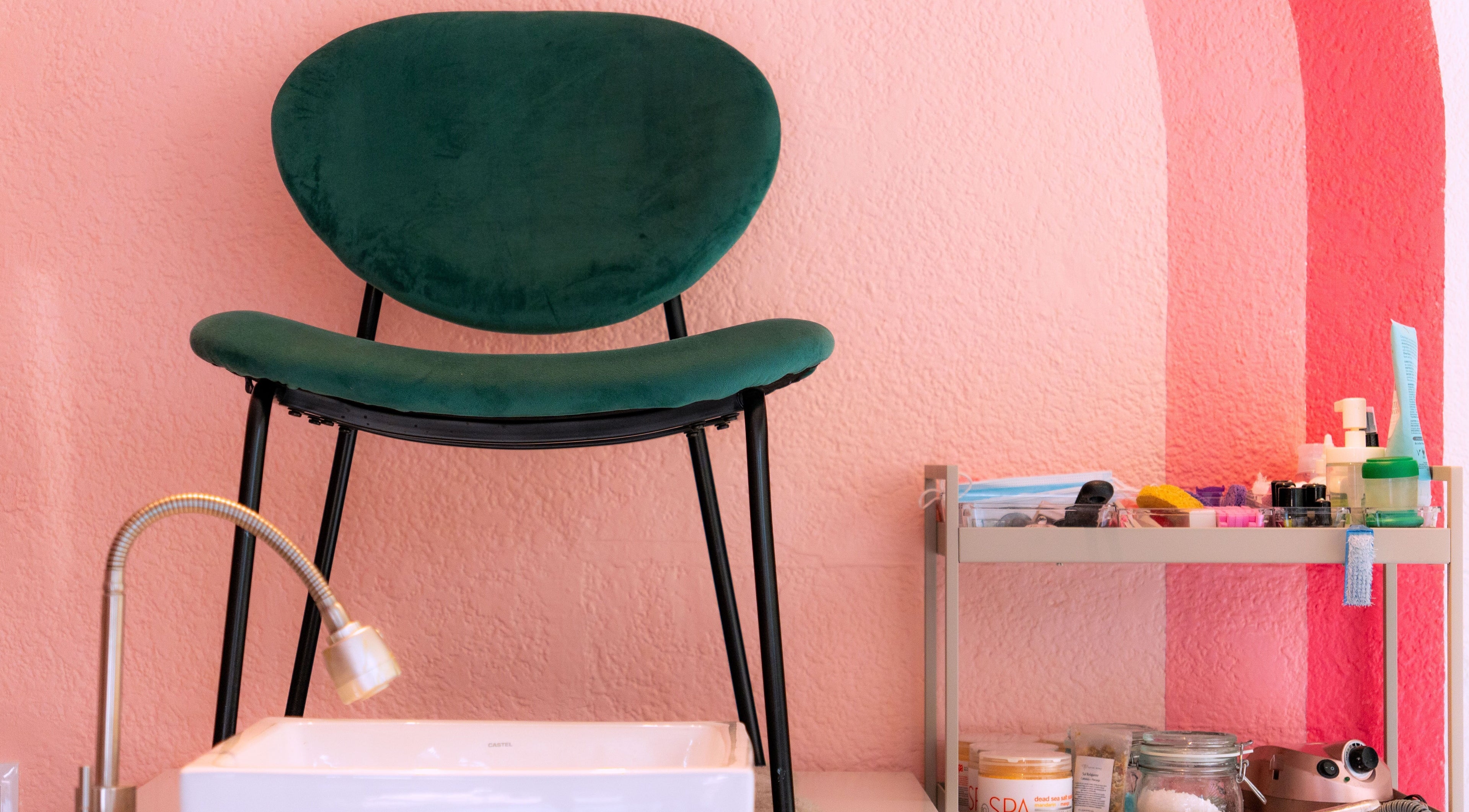 Espacio para pedicura en Bloom! Estudio de uñas, Ciudad De México, ideal para relajarse y embellecer tus pies.