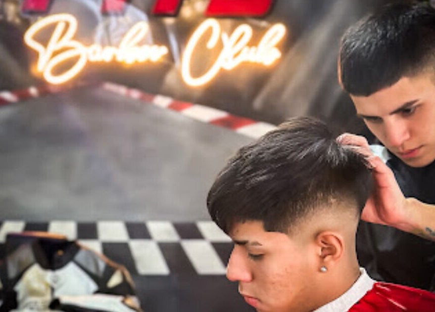 Barber giving a precision haircut at Pits Barber Club, Buenos Aires, Ciudad Autónoma De Buenos Aires, AR.