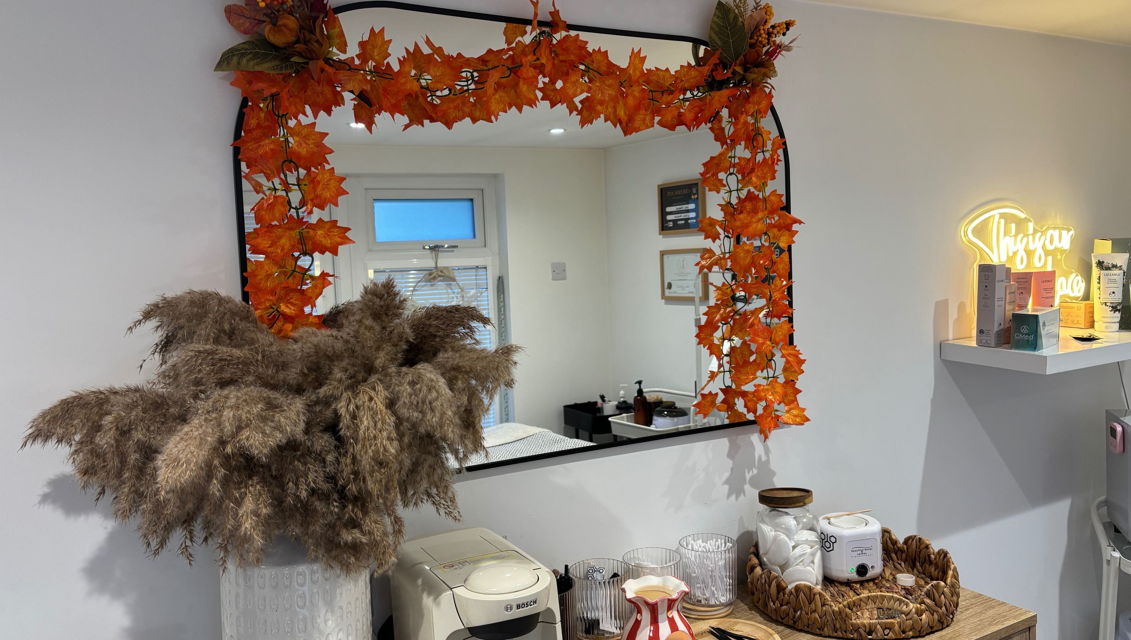 Autumn-themed decor at The Hideaway By Carly, Manchester, England, GB enhancing the cozy ambiance.