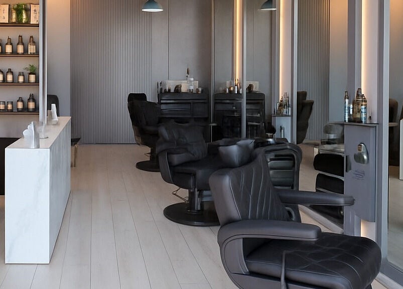 Modern interior of Trend Style Gent Salon in دبي, دبي, AE with stylish chairs and products.