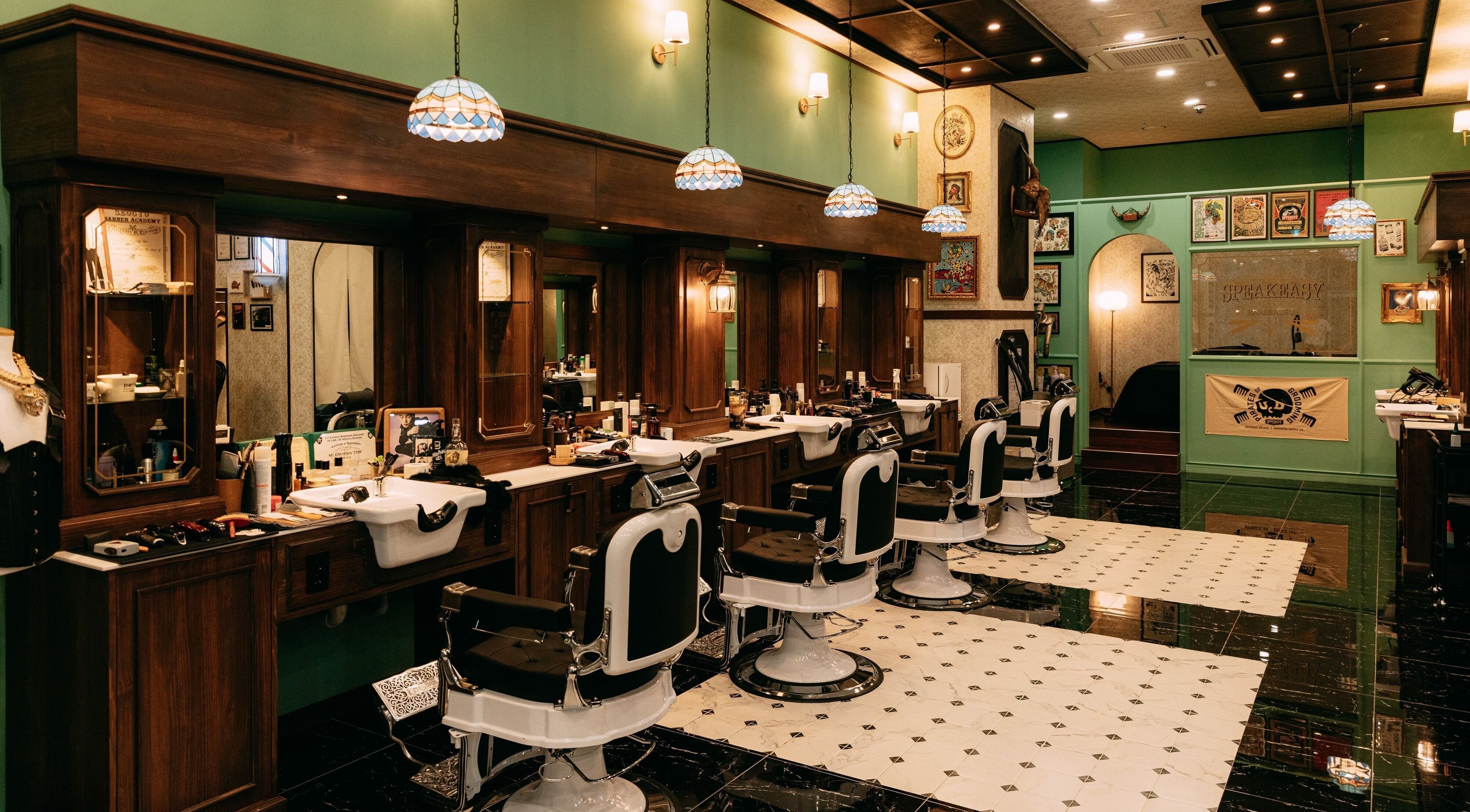 Interior of Speakeasy Barbershop in 서울특별시, 서울특별시, KR showcasing classic barber chairs and decor.