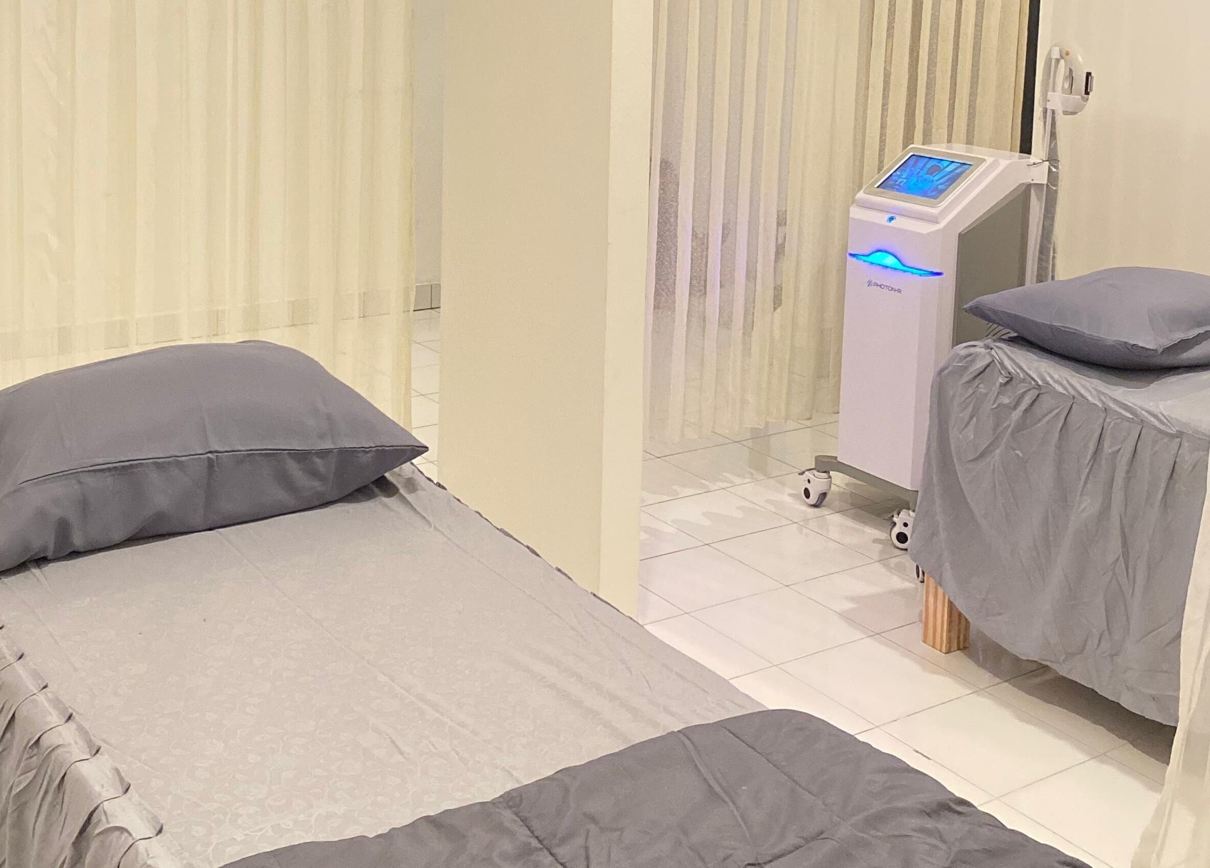 Tranquil treatment room at NSB Beauty Studio Batubulan, Bali, Bali, ID with cozy beds and advanced equipment.