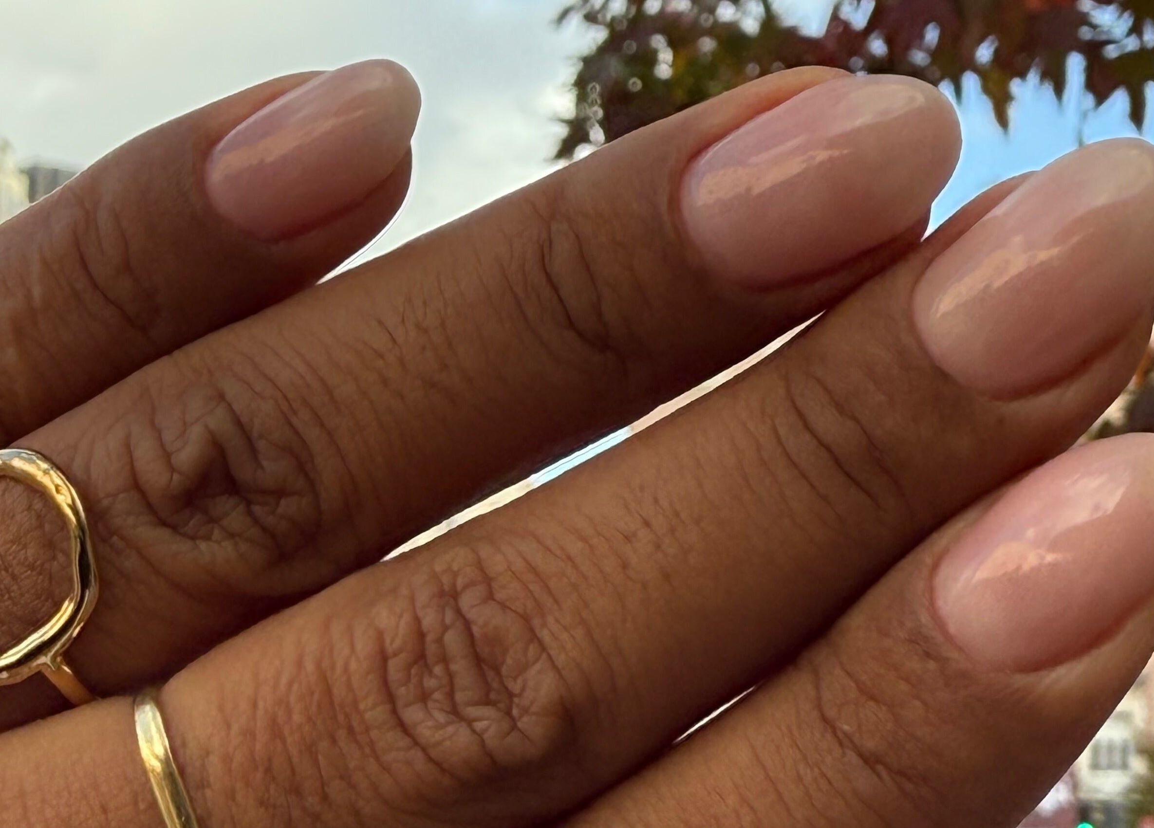 Unhas elegantes com esmalte nude em Studio Roseana, Lisboa, Lisboa, PT.