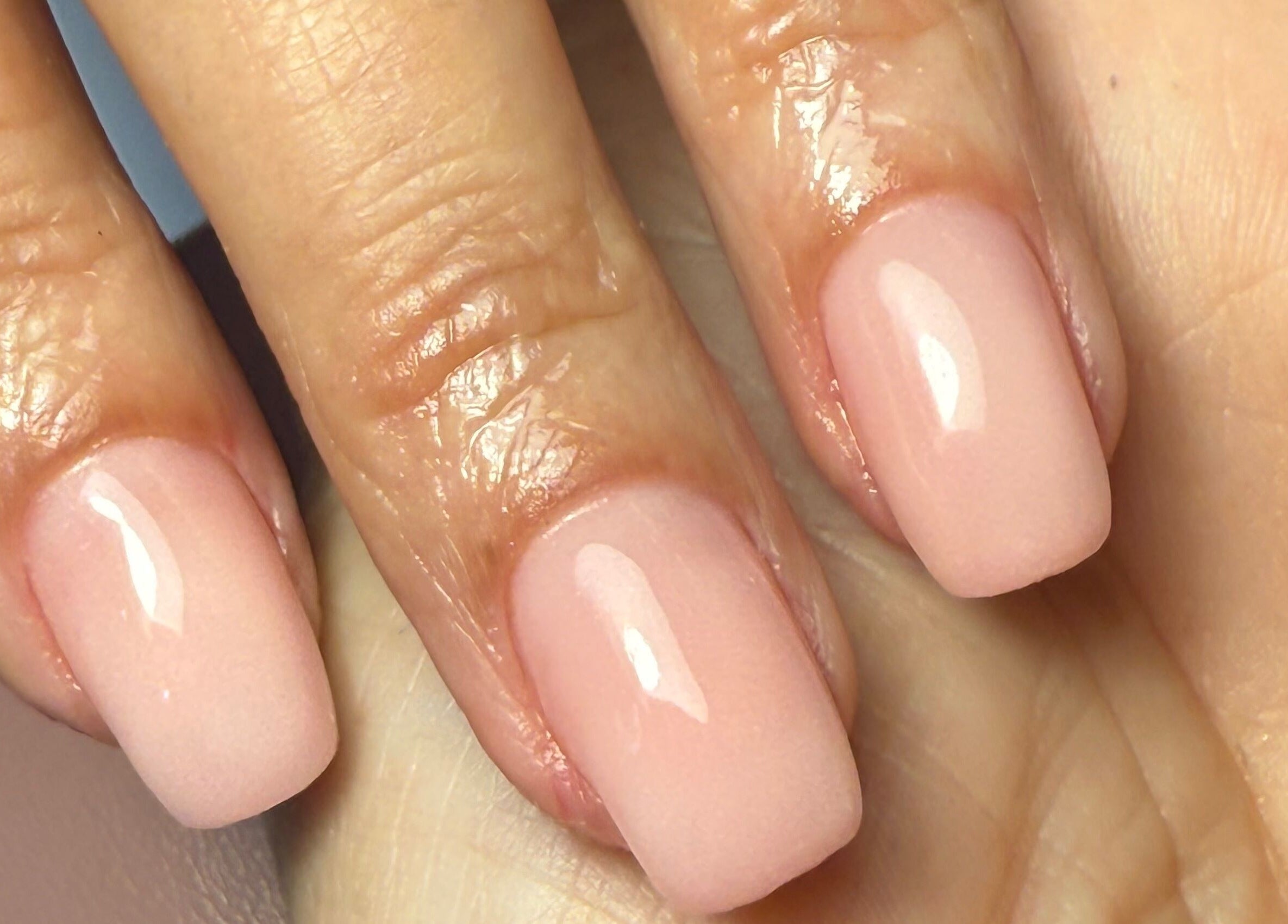 Unhas nude elegantes na Studio Roseana em Lisboa, Lisboa, PT, destacando beleza e estilo.