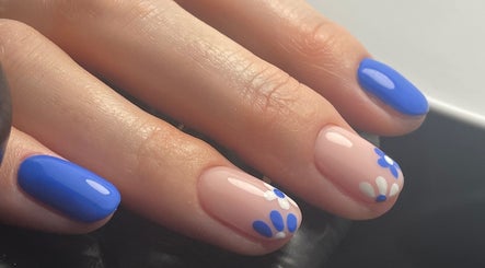 Blue floral nail art by BySammieJo in Rainham, England, GB, showcasing detailed design.