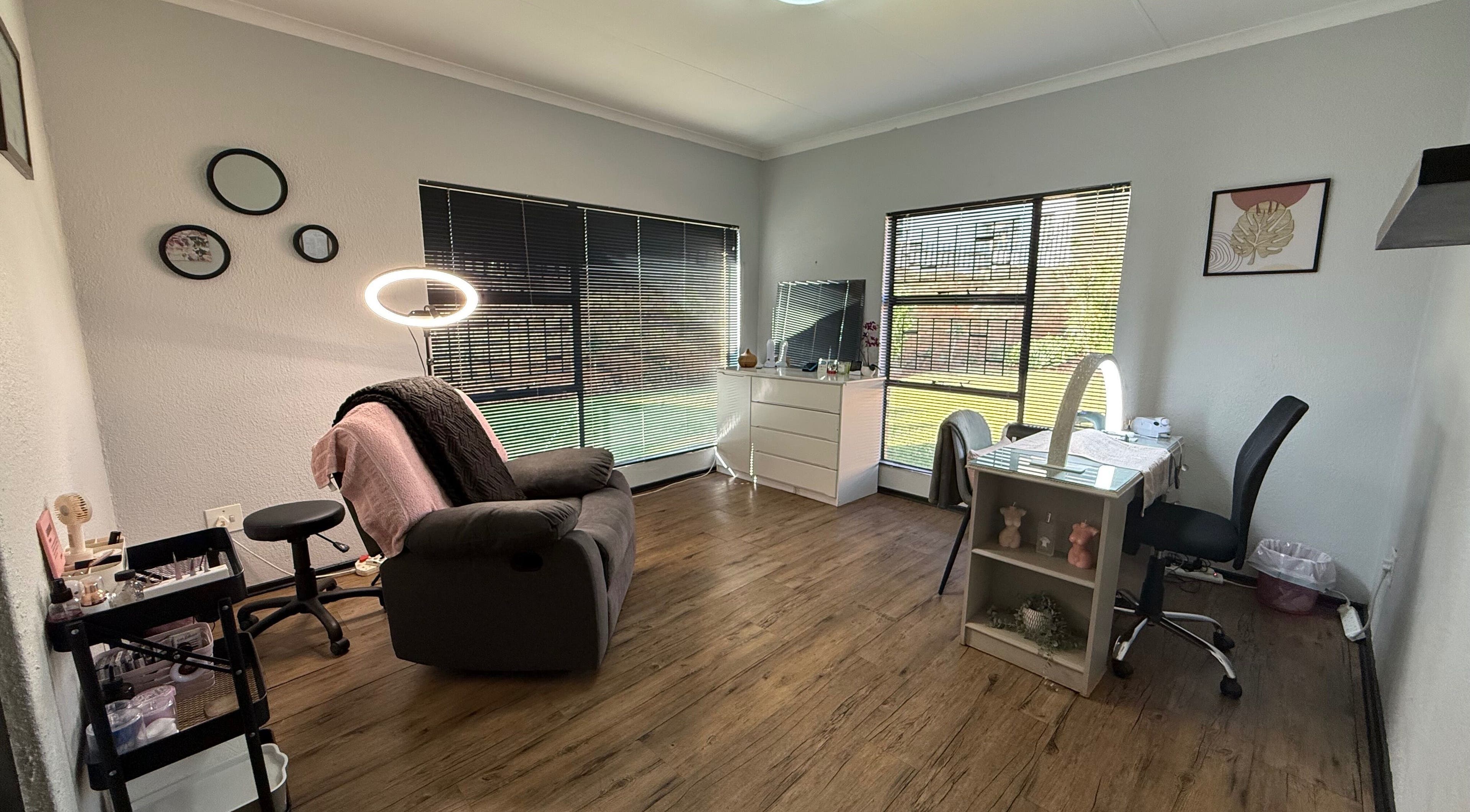 Cozy treatment room at Blush and Blossom Aesthetics PTY LTD in Roodepoort, Gauteng, ZA with modern decor.