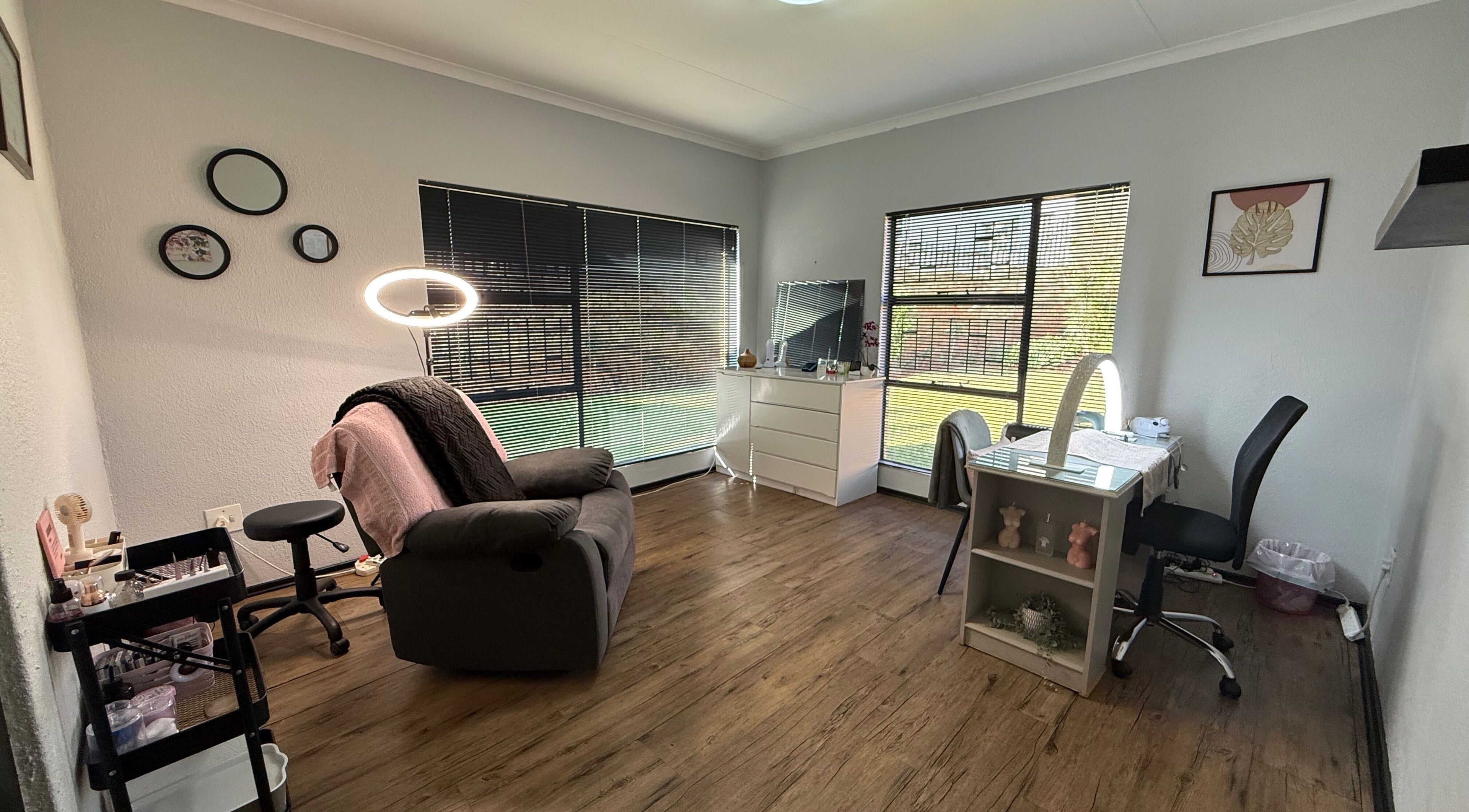 Cozy treatment room at Blush and Blossom Aesthetics PTY LTD in Roodepoort, Gauteng, ZA with modern decor.