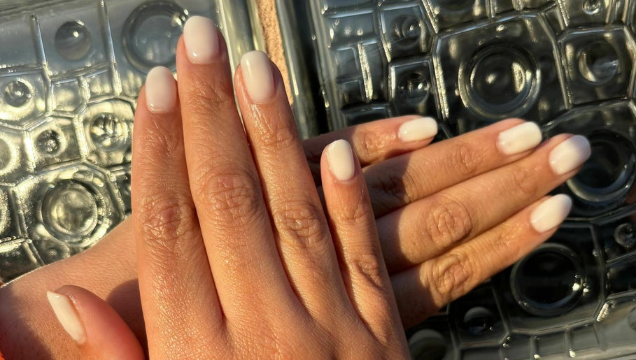 Luxe Nail Salon image 1