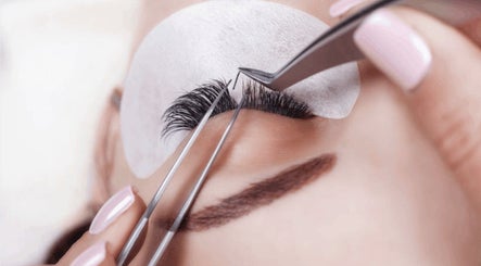 Binibini Lashes imagine 3