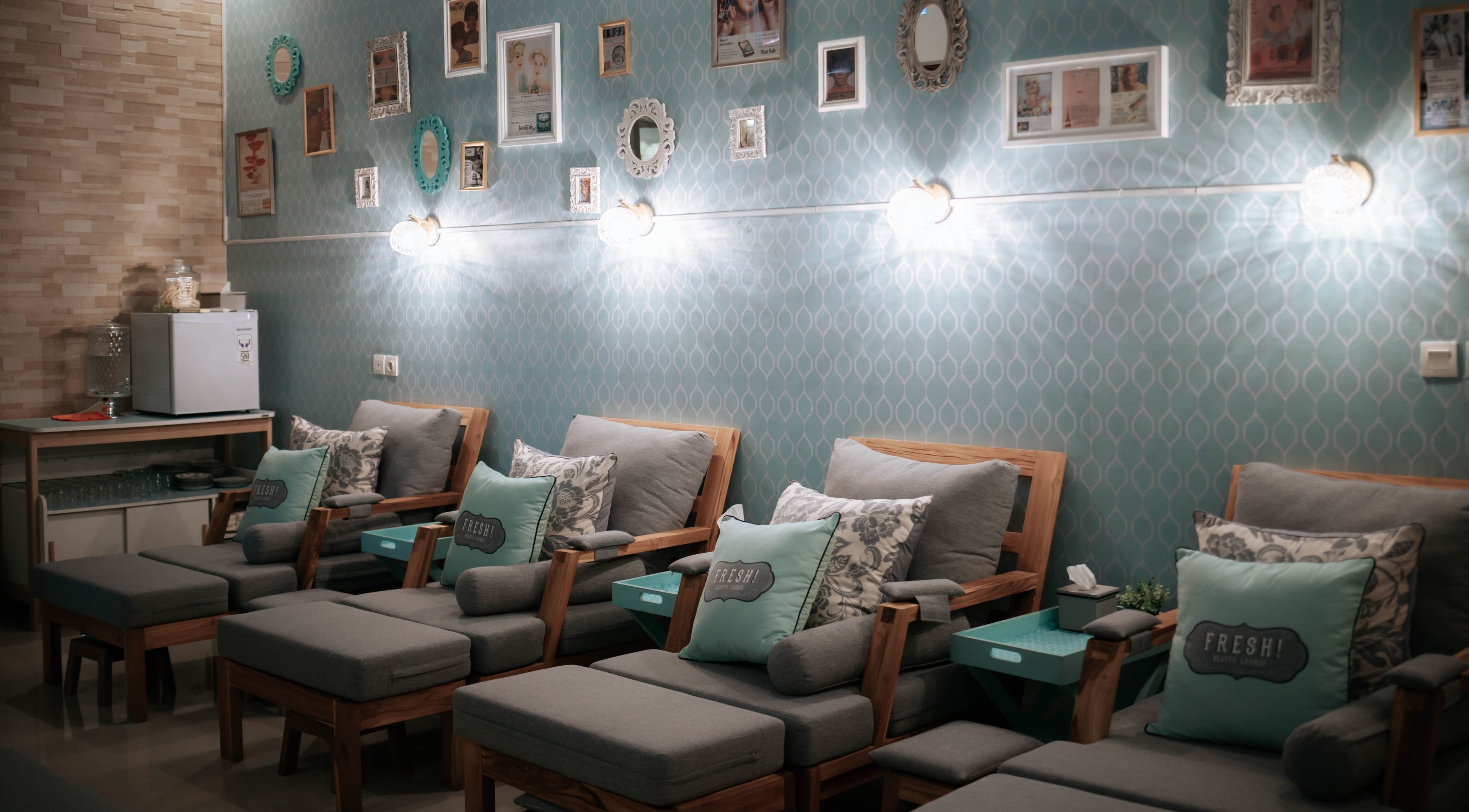 Relaxing interior of Fresh Aqua Beauty Lounge Canggu, Bali, Bali, ID with cozy seating and stylish decor.