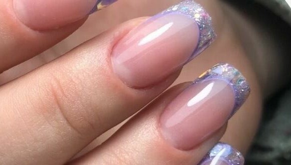 French_hiesnails image 1