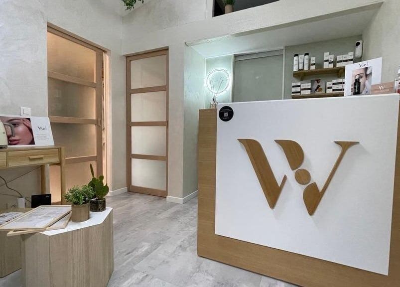 Accueil moderne de W CARE CENTER à Chevry-Cossigny, Île-de-France, FR avec élégante décoration.