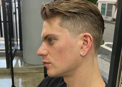 Modern hairstyle at Korner Seoul, located in Seoul, 서울특별시, KR, showcasing sleek hair and sharp cut.