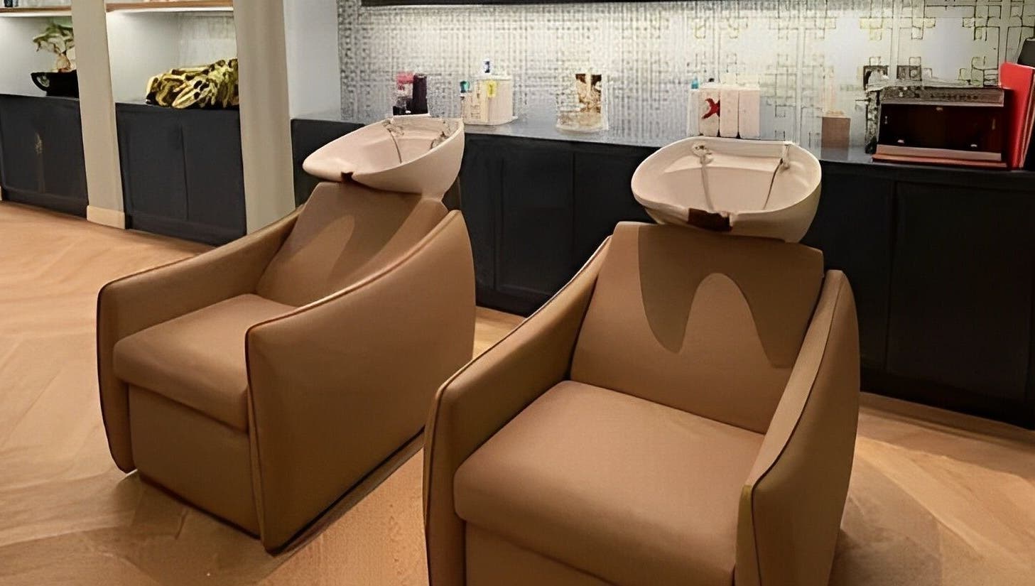 Elegant salon wash stations at Voila Hair Salon in الرياض, منطقة الرياض, SA, enhancing client relaxation.