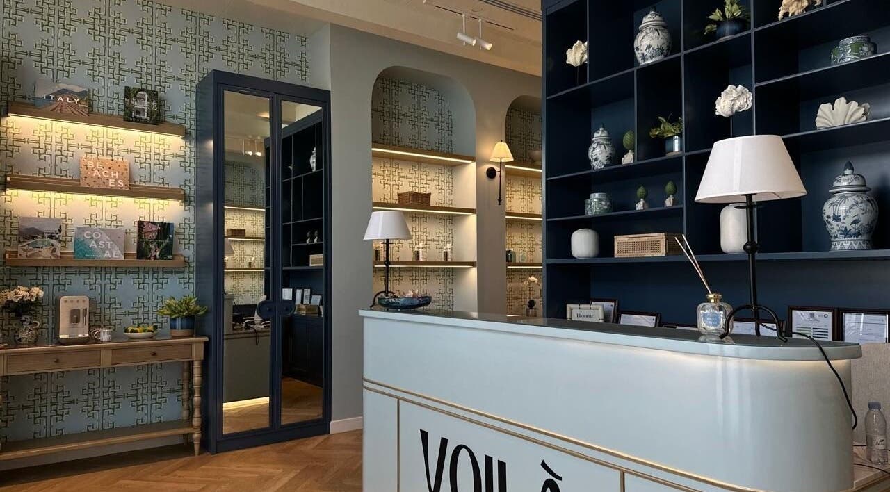 Elegant reception at Voila Hair Salon, الرياض, منطقة الرياض, SA, featuring stylish decor and lighting.